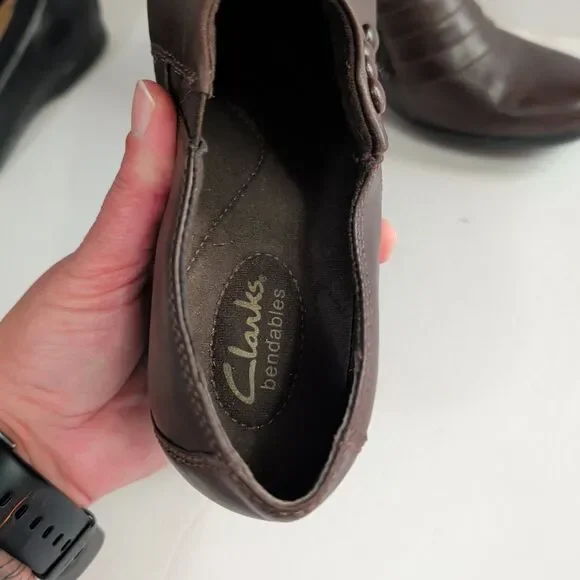 (2) Pair of Clarks,Bendables Women Brown Leather Slip 7M, Black Unstructured 7.5 - Picture 8 of 16